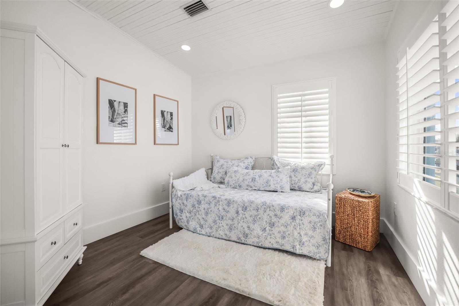 Image 30 of 49 For 7833 1st Avenue S