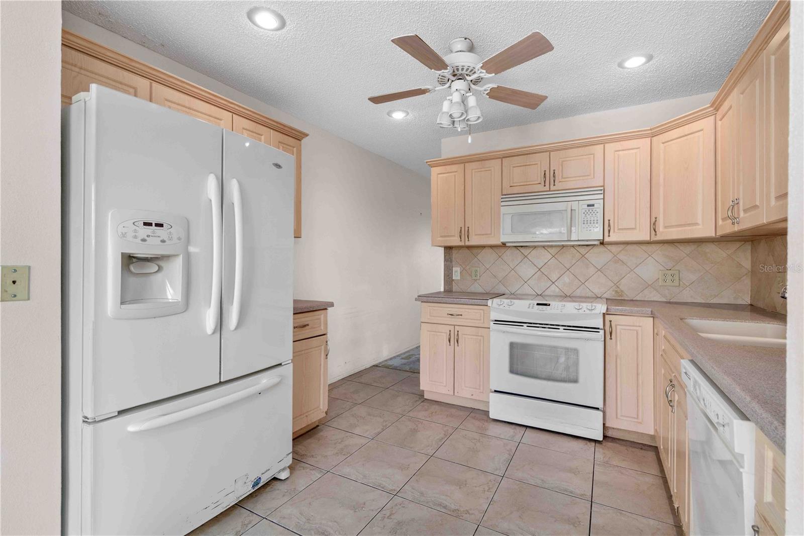 Listing photo id 9 for 2284 Spanish Drive 50