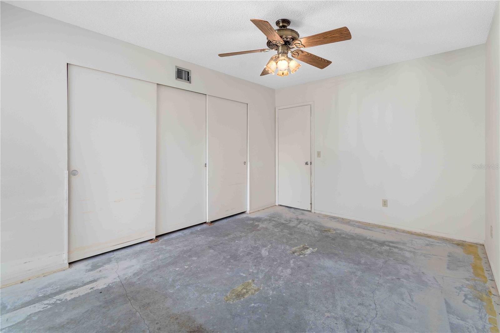 Listing photo id 15 for 2284 Spanish Drive 50