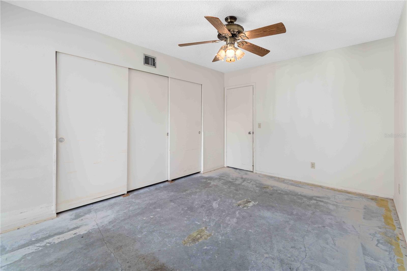 Listing photo id 16 for 2284 Spanish Drive 50