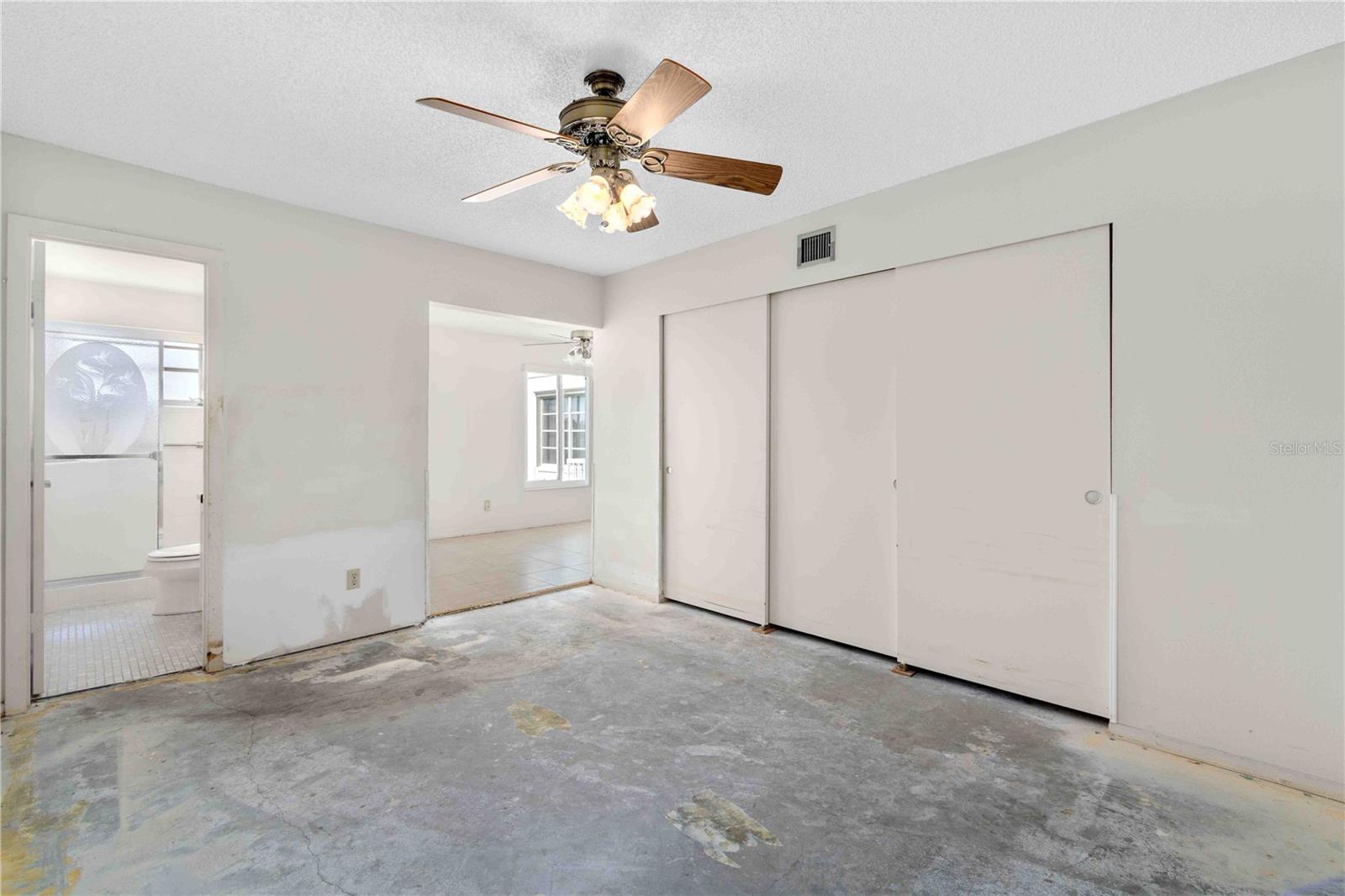 Listing photo id 17 for 2284 Spanish Drive 50