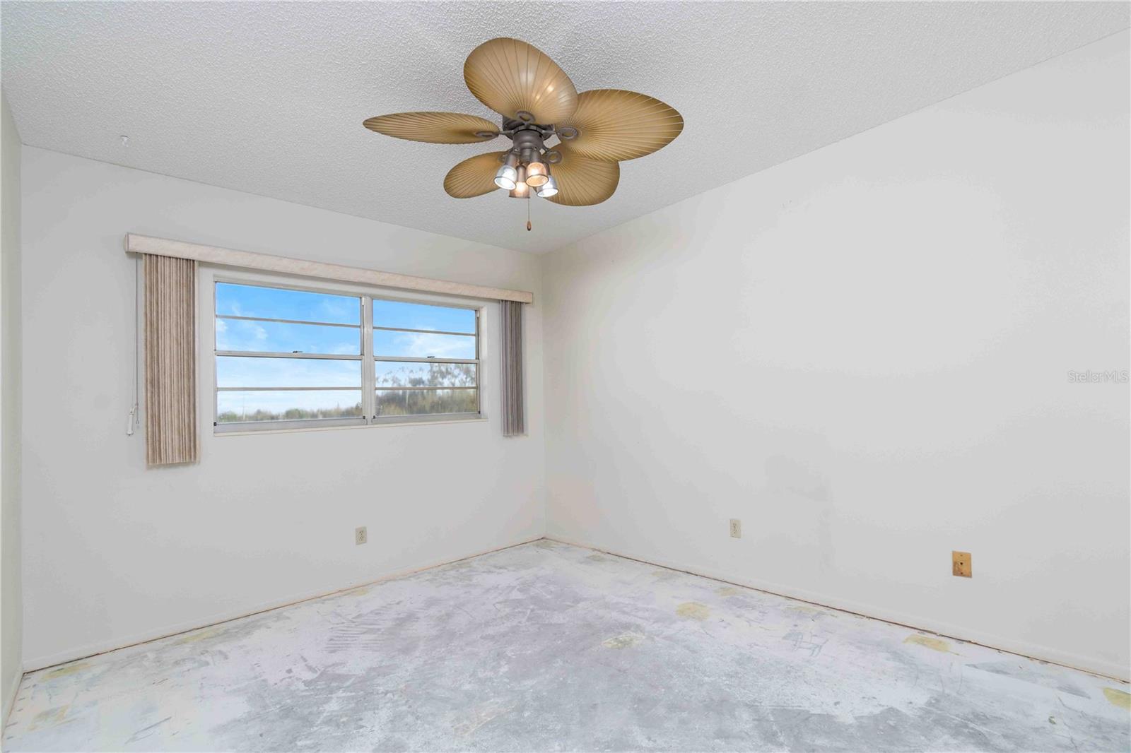 Listing photo id 20 for 2284 Spanish Drive 50