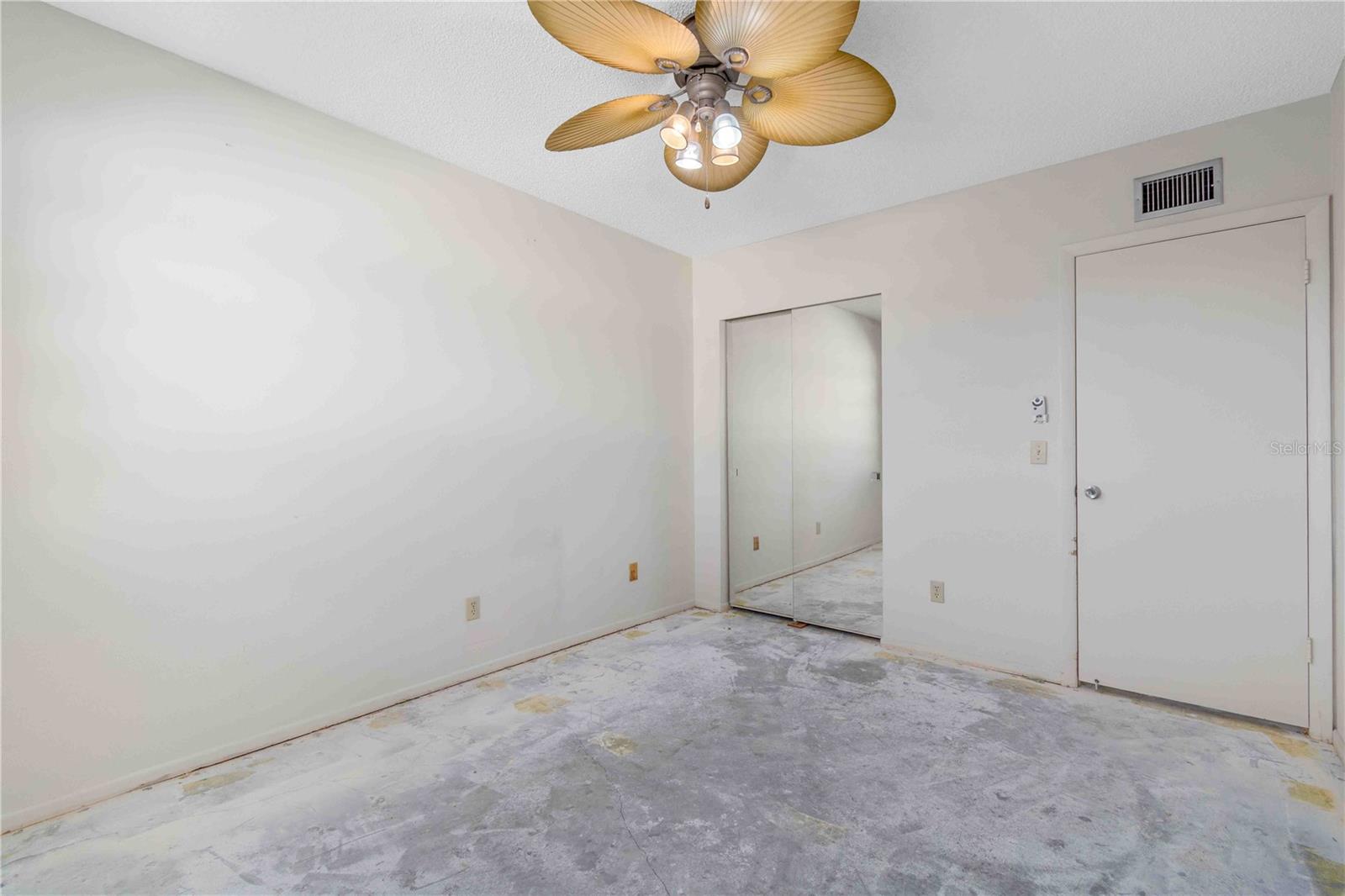 Listing photo id 21 for 2284 Spanish Drive 50