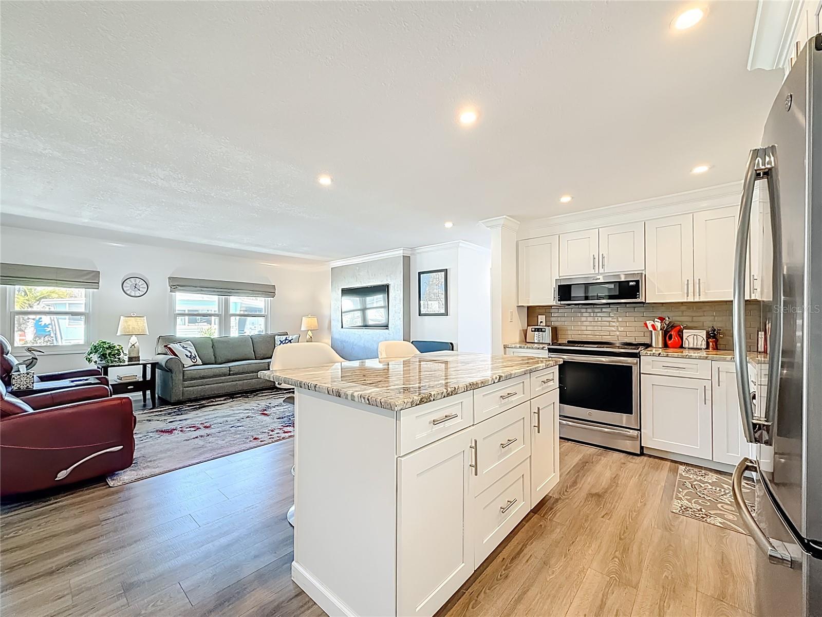 Image 15 of 57 For 10101 Lake Drive 89