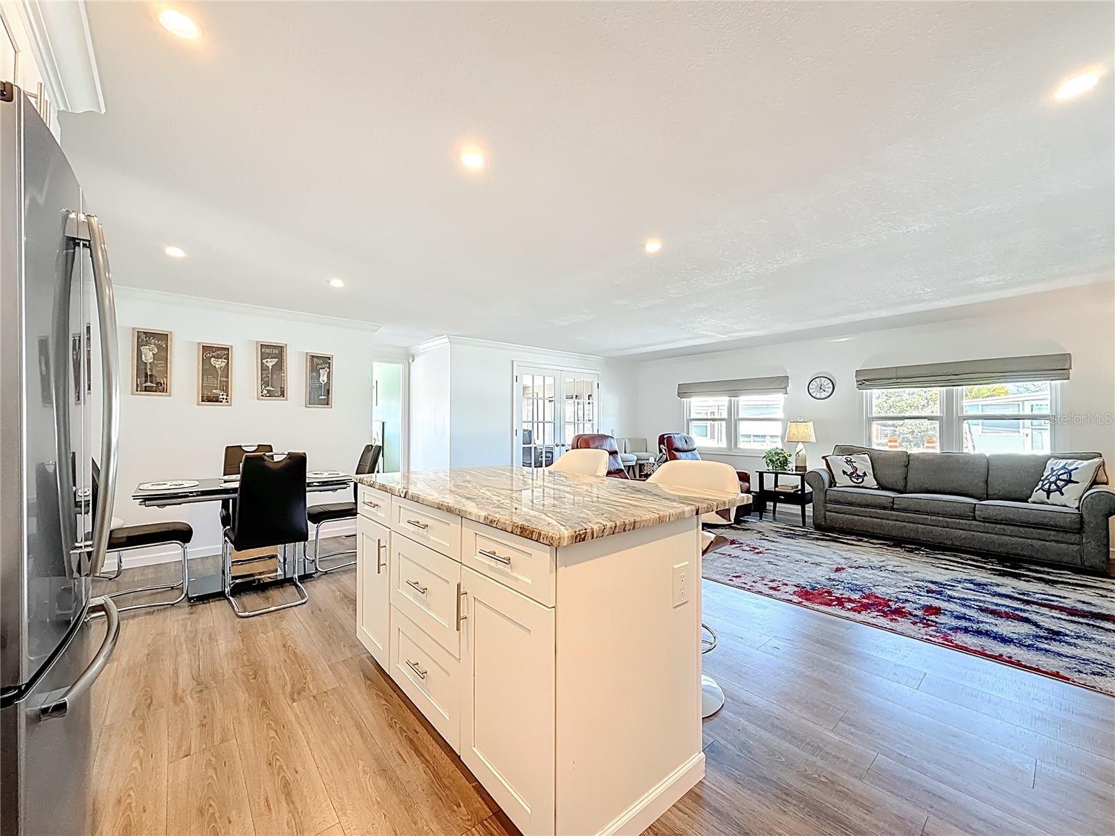 Image 16 of 57 For 10101 Lake Drive 89