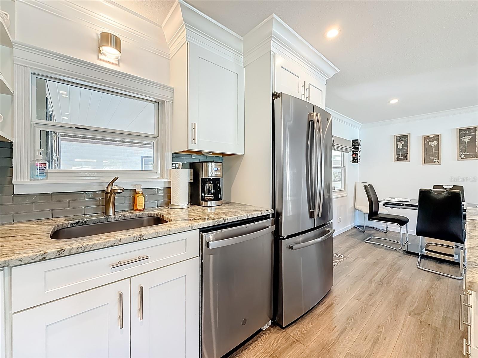 Image 17 of 57 For 10101 Lake Drive 89