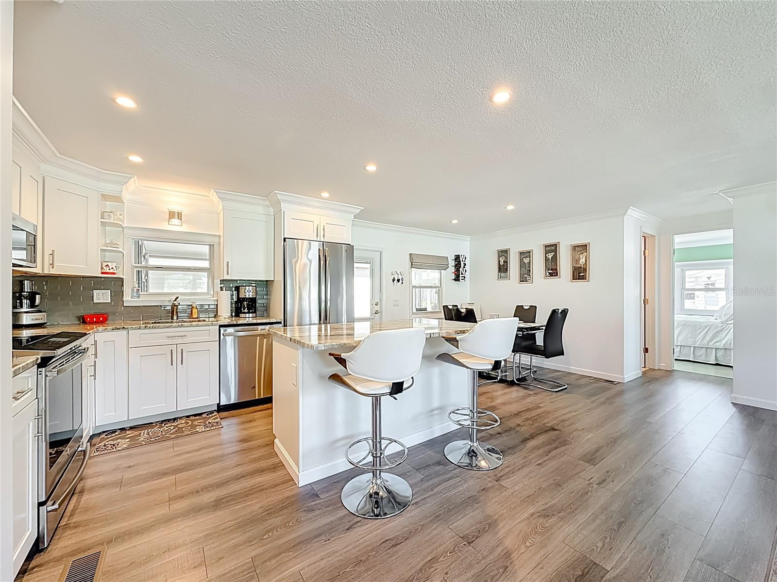 Image 19 of 57 For 10101 Lake Drive 89