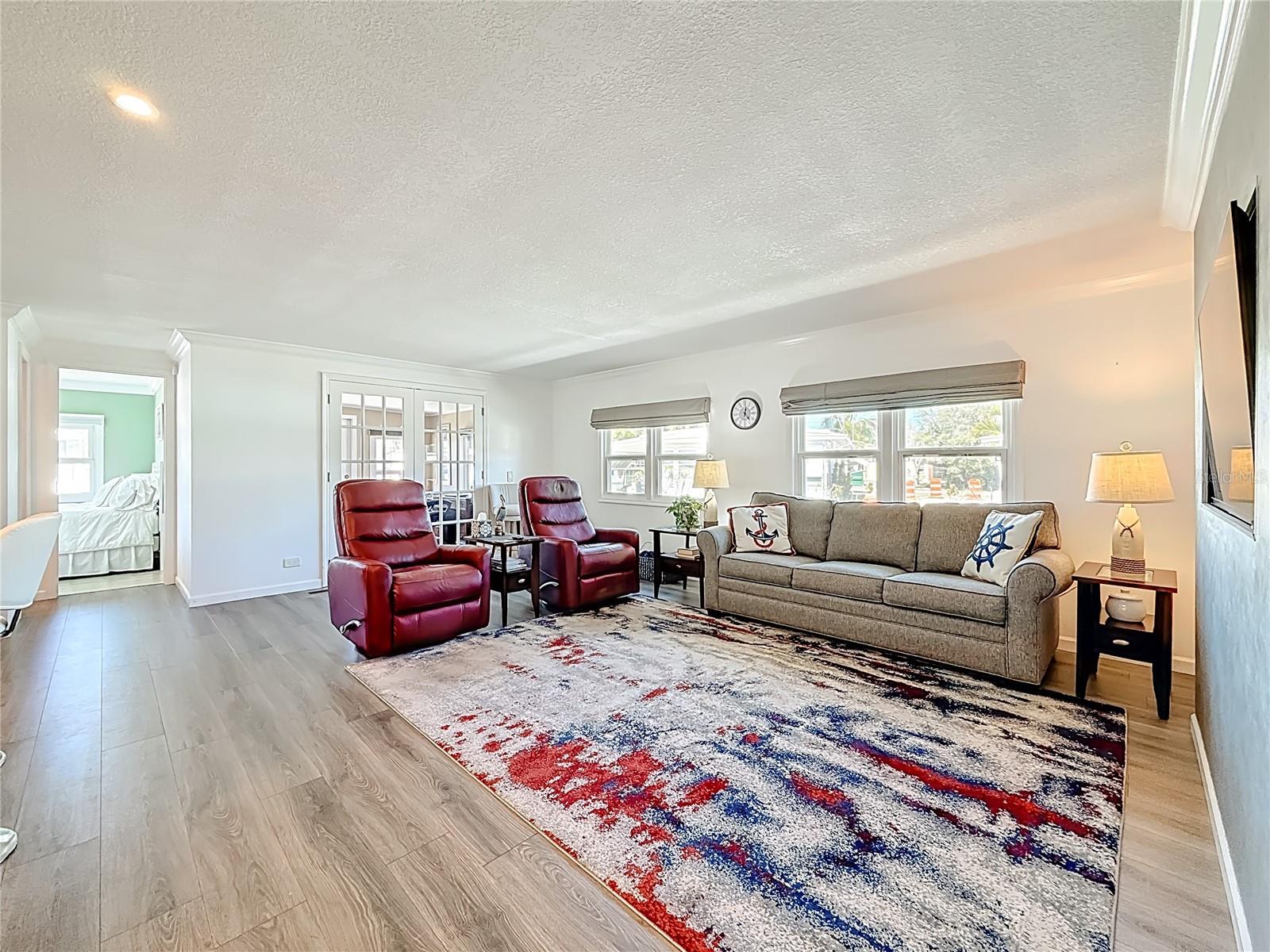 Image 20 of 57 For 10101 Lake Drive 89