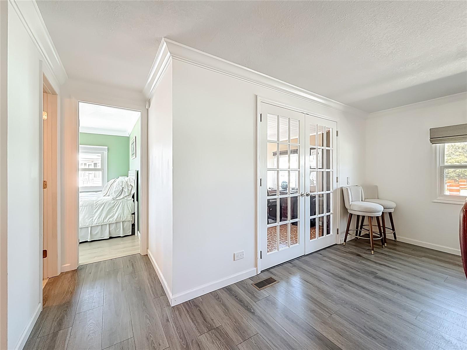 Image 21 of 57 For 10101 Lake Drive 89