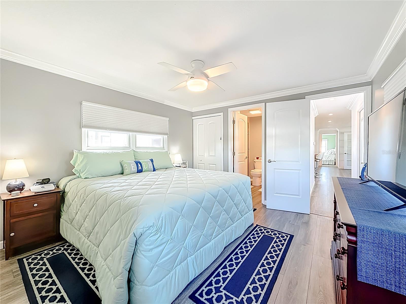 Image 33 of 57 For 10101 Lake Drive 89