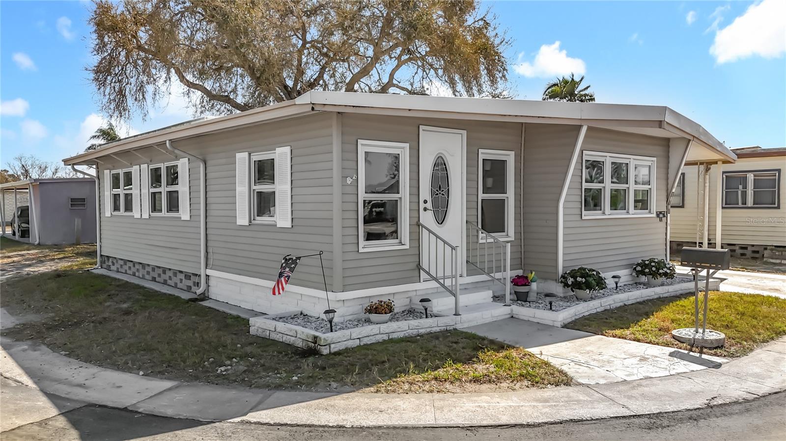 Image 5 of 57 For 10101 Lake Drive 89