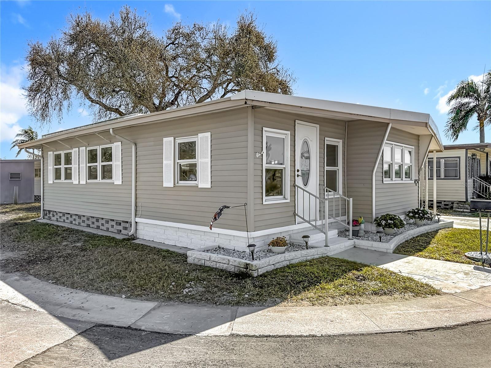 Image 8 of 57 For 10101 Lake Drive 89