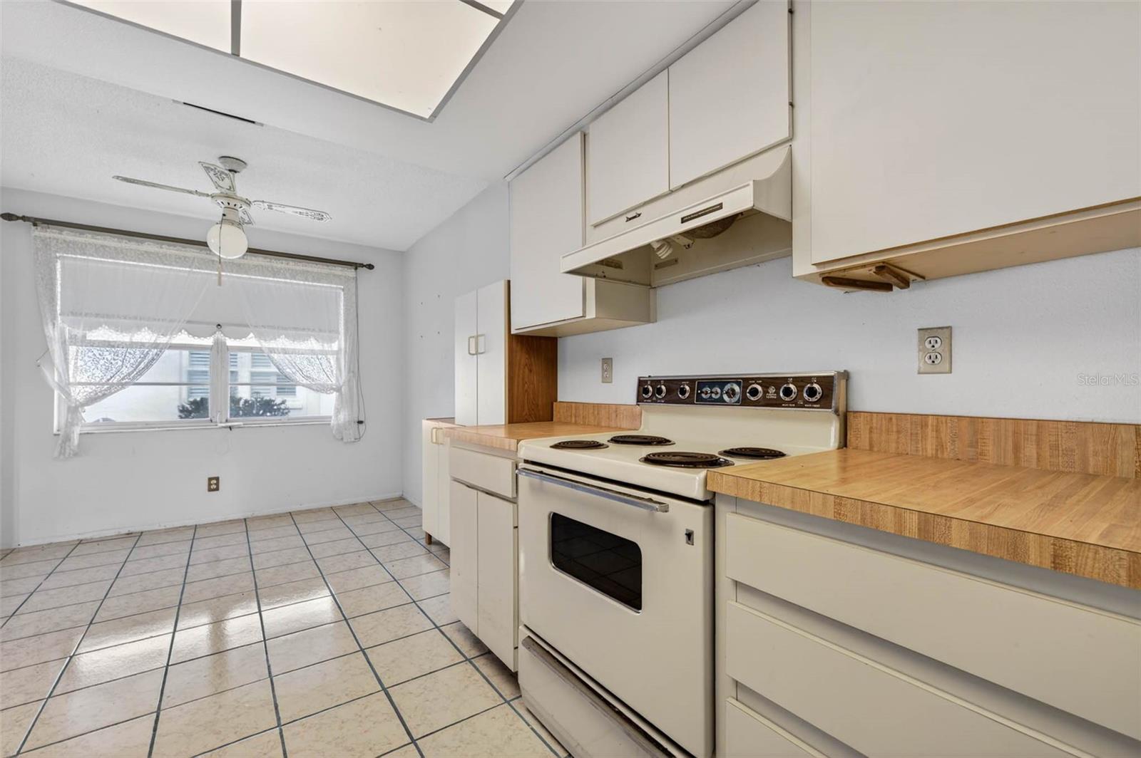 Image 15 of 39 For 9124 39th Lane N 5