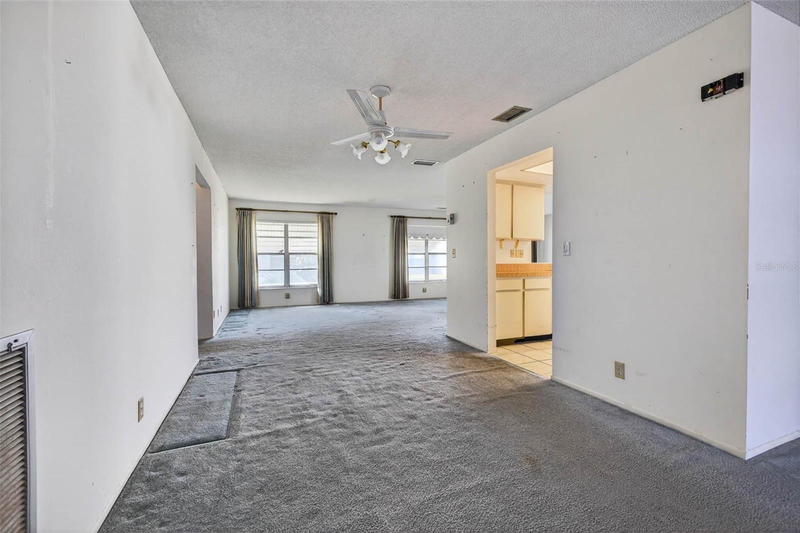 Image 17 of 39 For 9124 39th Lane N 5