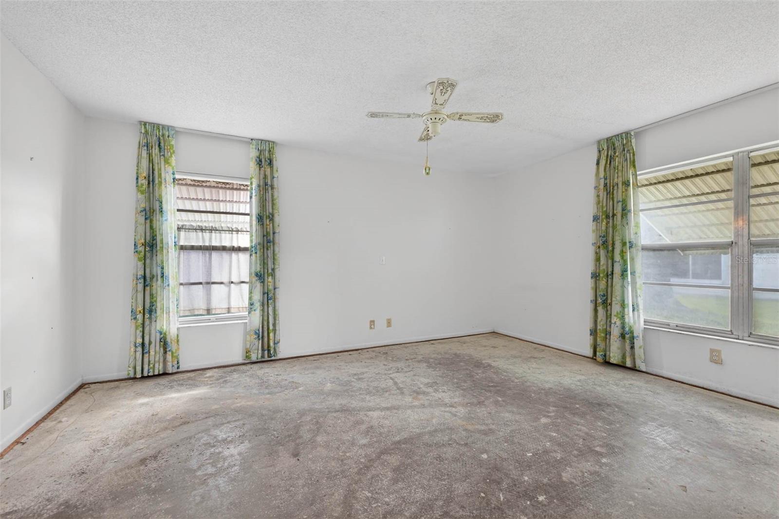 Image 22 of 39 For 9124 39th Lane N 5