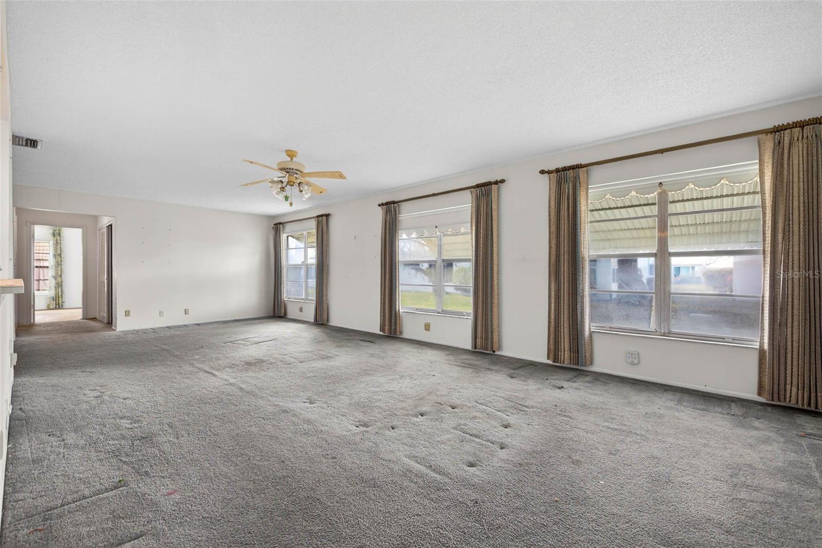 Image 6 of 39 For 9124 39th Lane N 5