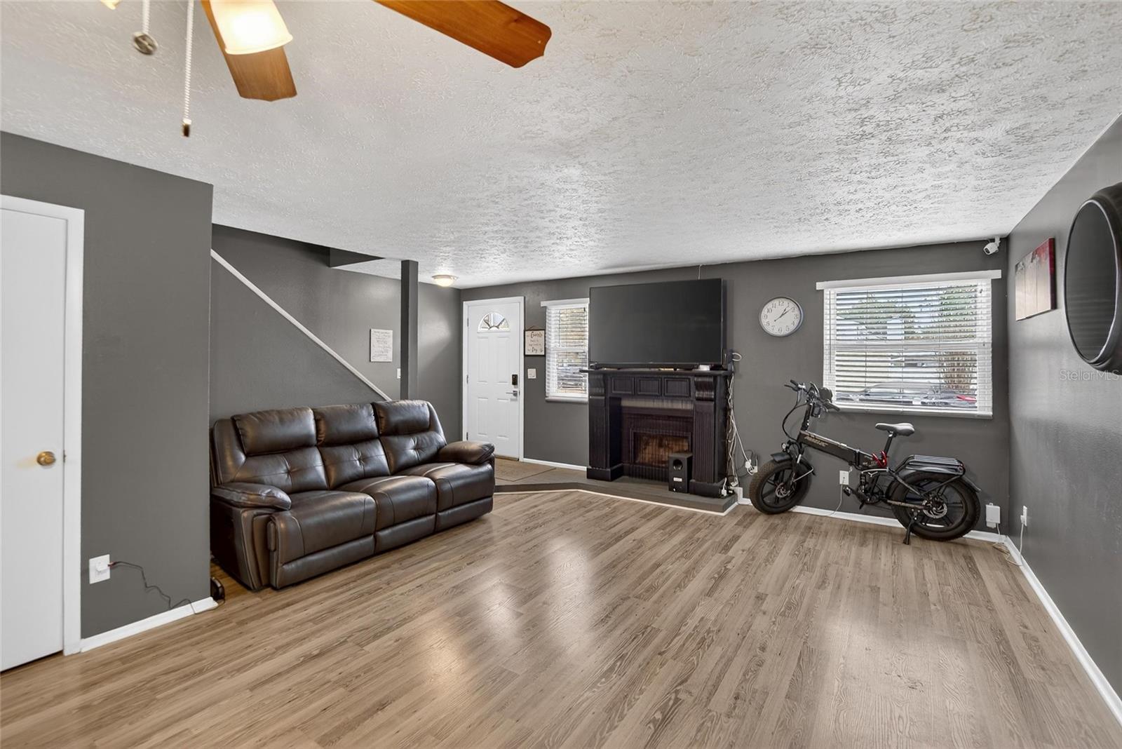 Image 10 of 47 For 6424 Rockpointe Drive