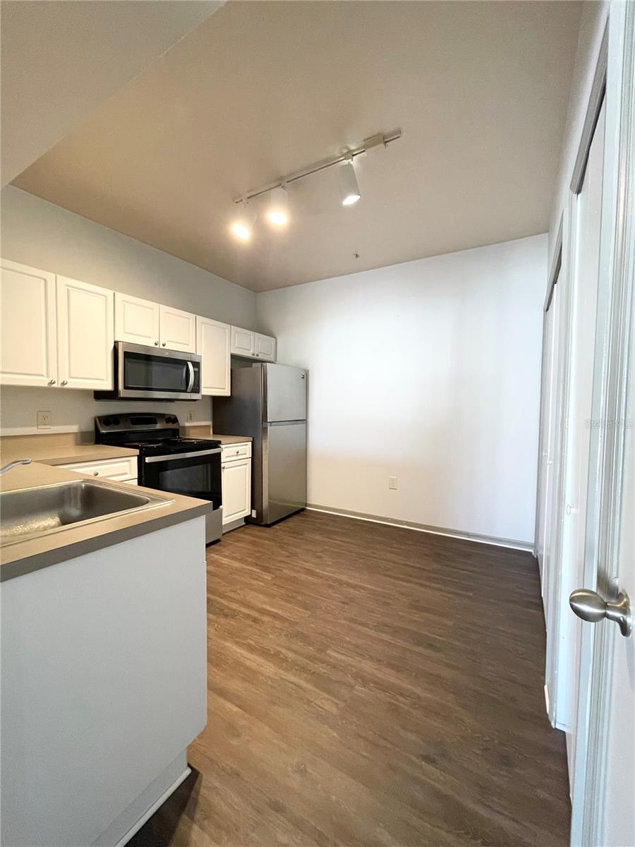 Image 9 of 29 For 15018 Arbor Reserve Circle  203