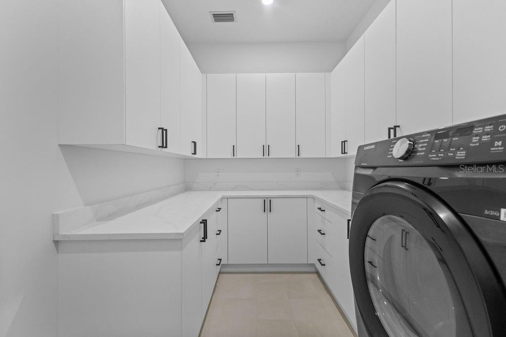 Image 37 of 67 For 3315 Grace Street