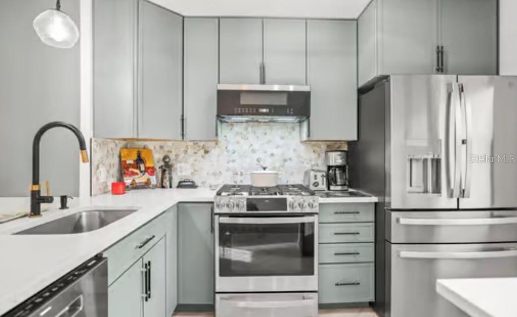 Image 2 of 21 For 2981 Flint Drive N 83c