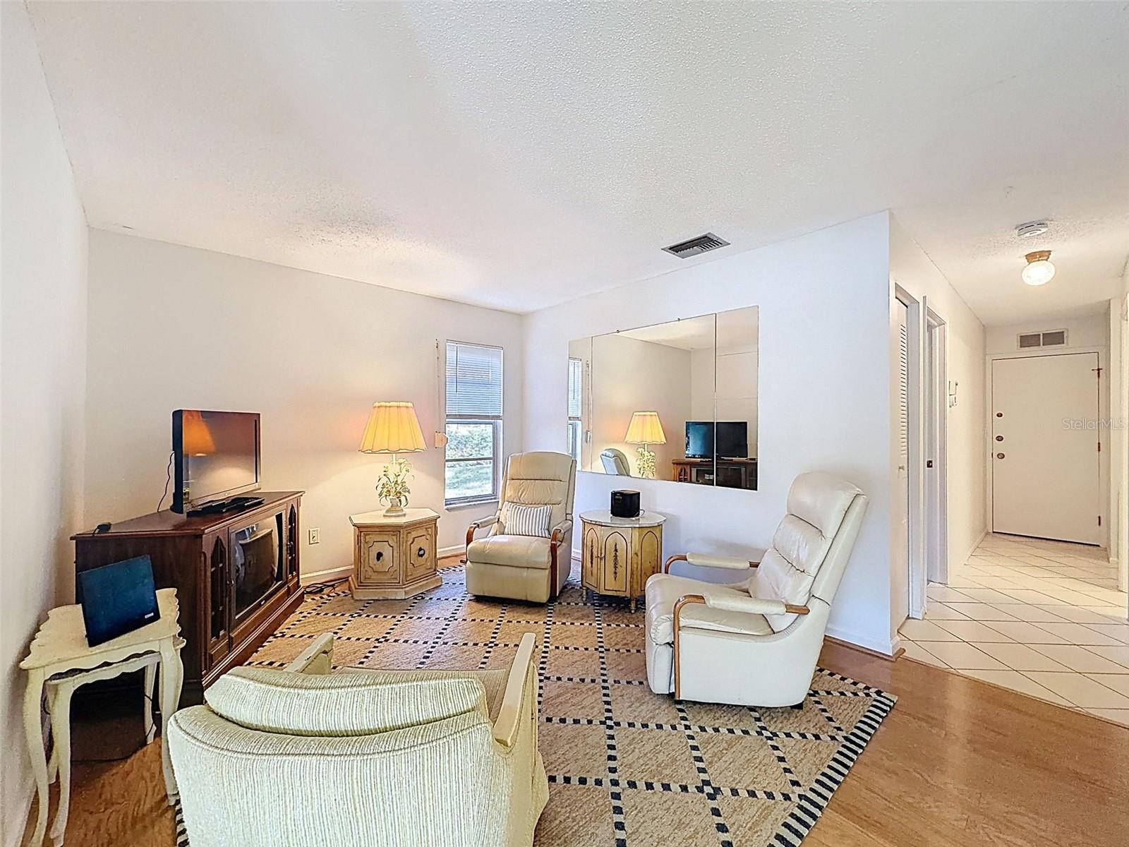 Image 22 of 94 For 1446 Queen Anne Boulevard