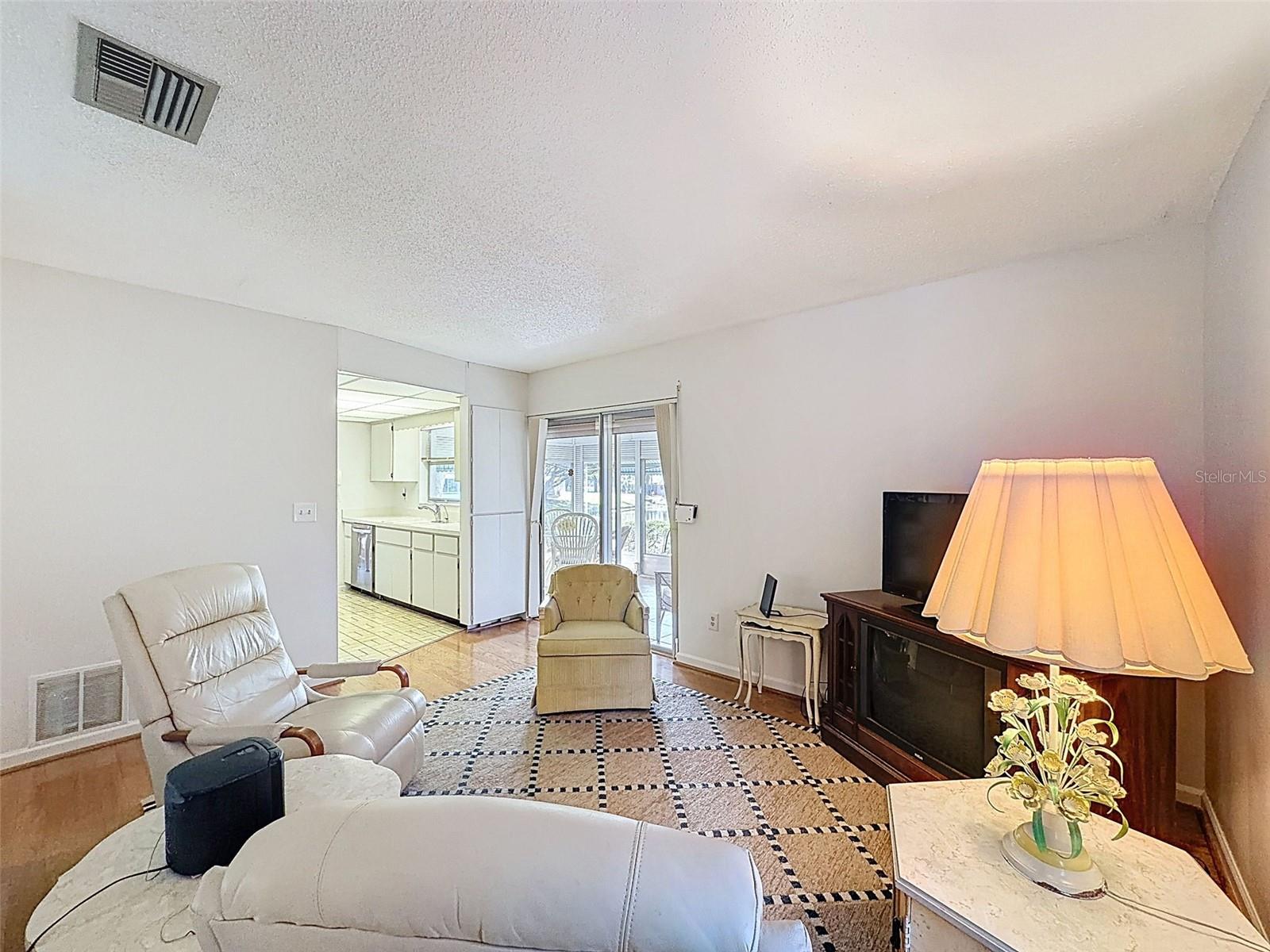 Image 24 of 94 For 1446 Queen Anne Boulevard