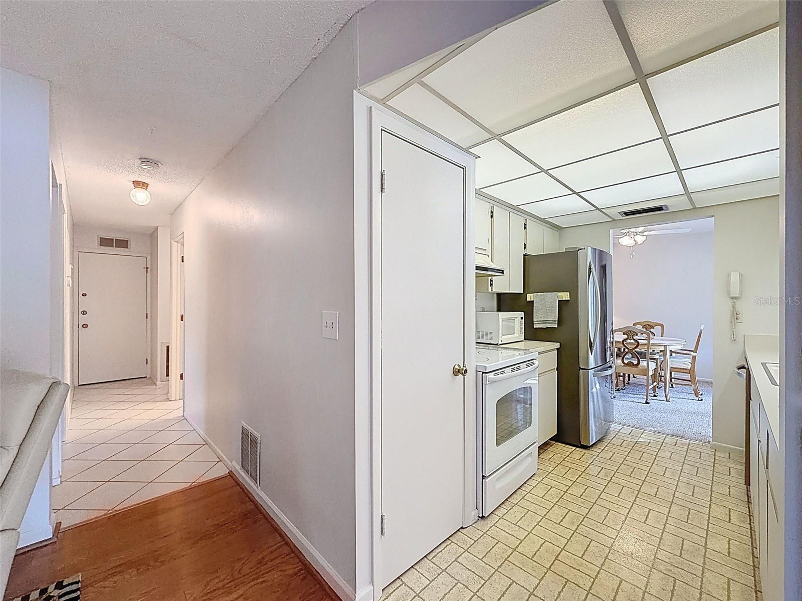 Image 25 of 94 For 1446 Queen Anne Boulevard