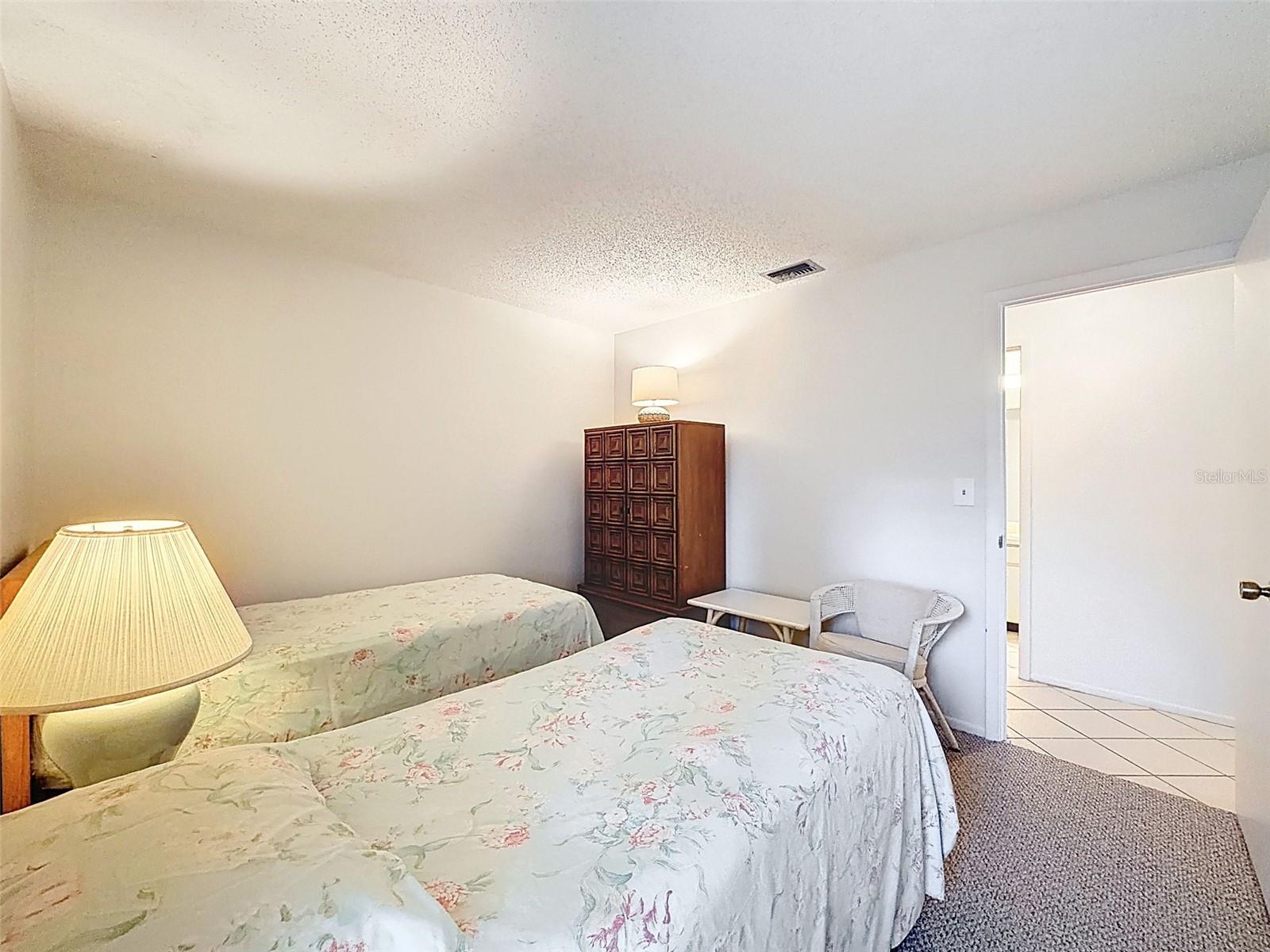 Image 37 of 94 For 1446 Queen Anne Boulevard