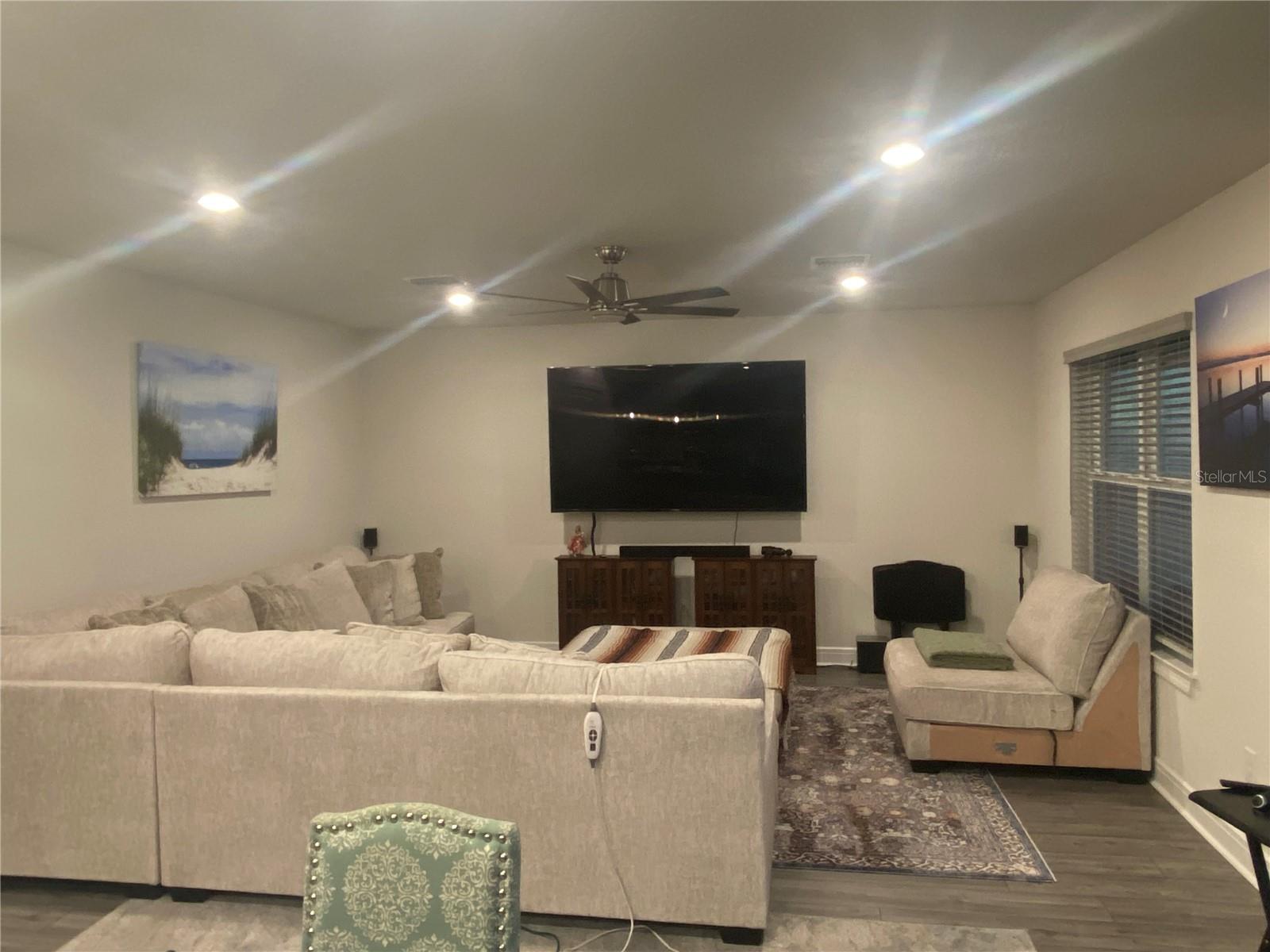 Image 21 of 51 For 9328 Royal River Circle