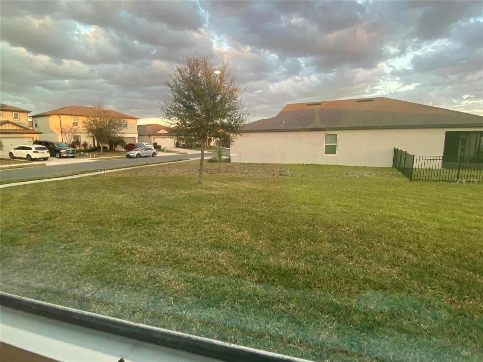 Image 3 of 51 For 9328 Royal River Circle