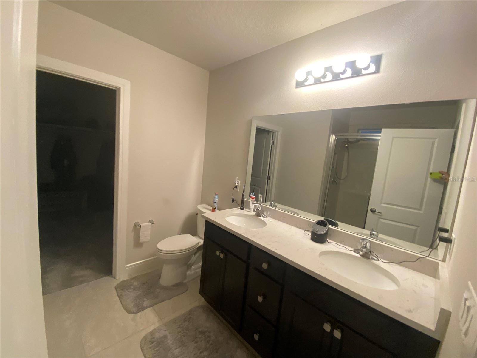 Image 31 of 51 For 9328 Royal River Circle