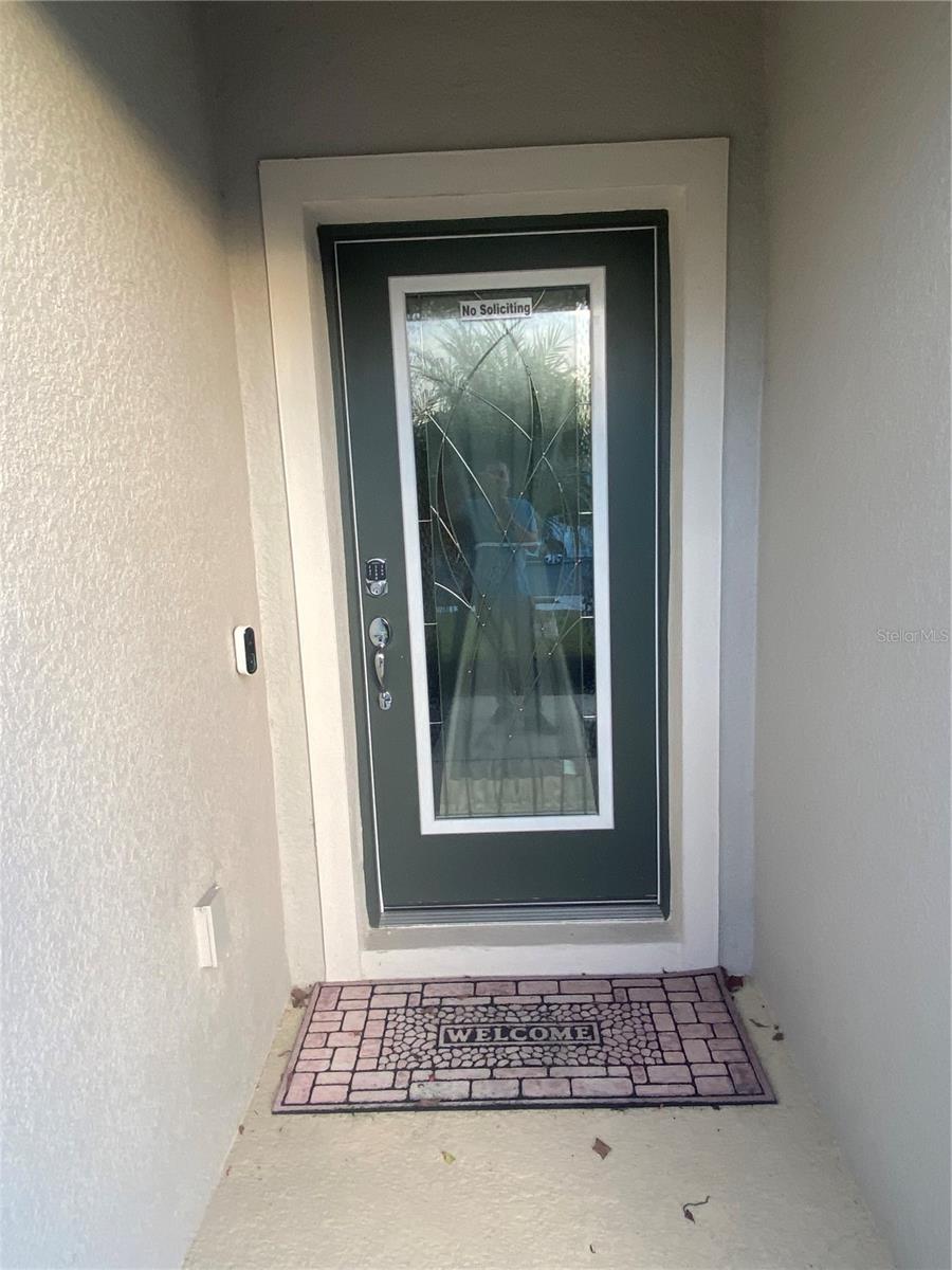 Image 6 of 51 For 9328 Royal River Circle