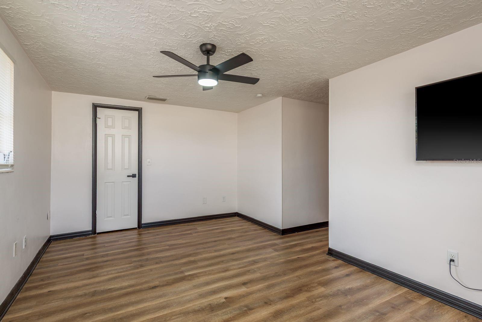 Image 23 of 28 For 3332 Chauncy Road