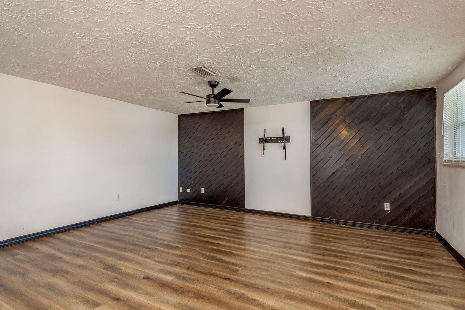 Image 5 of 28 For 3332 Chauncy Road