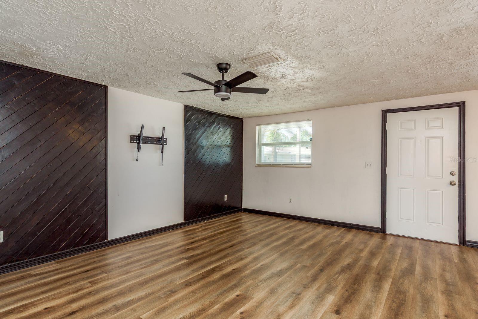 Image 6 of 28 For 3332 Chauncy Road