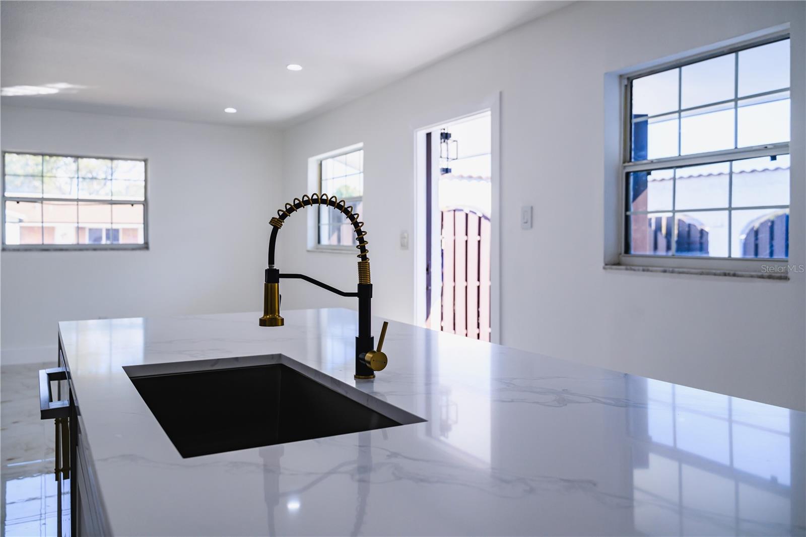 Image 14 of 45 For 6910 Dalkeith Avenue N