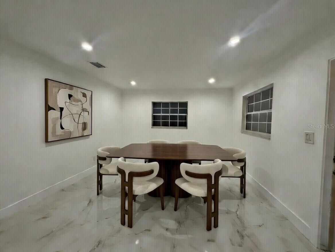 Image 17 of 45 For 6910 Dalkeith Avenue N