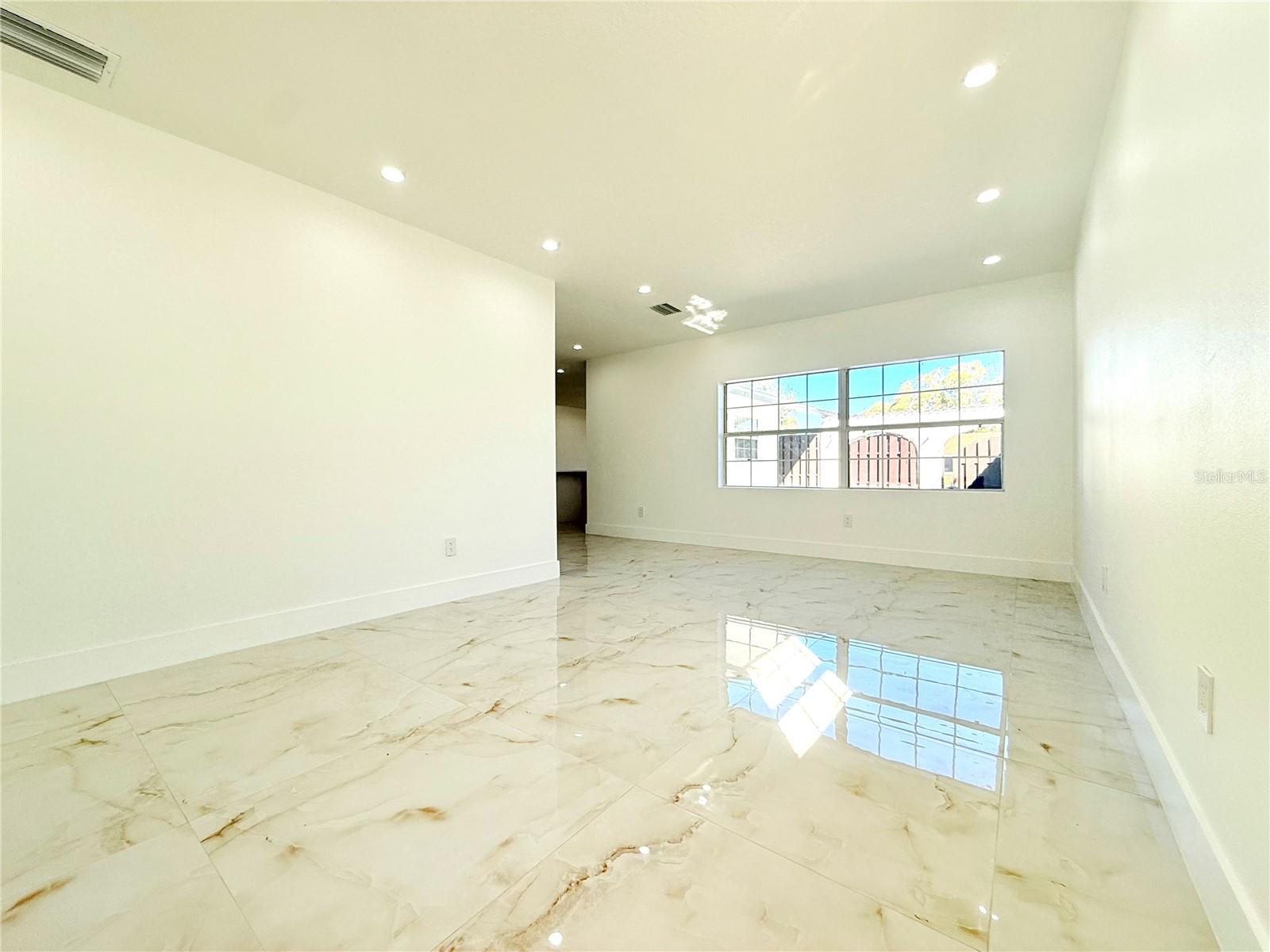 Image 21 of 45 For 6910 Dalkeith Avenue N