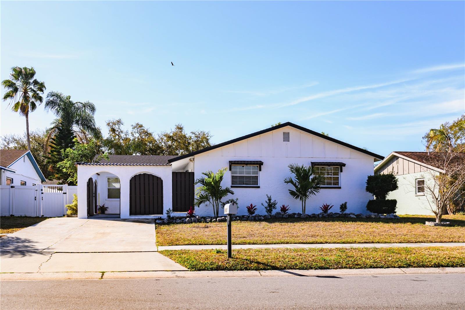 Image 3 of 45 For 6910 Dalkeith Avenue N