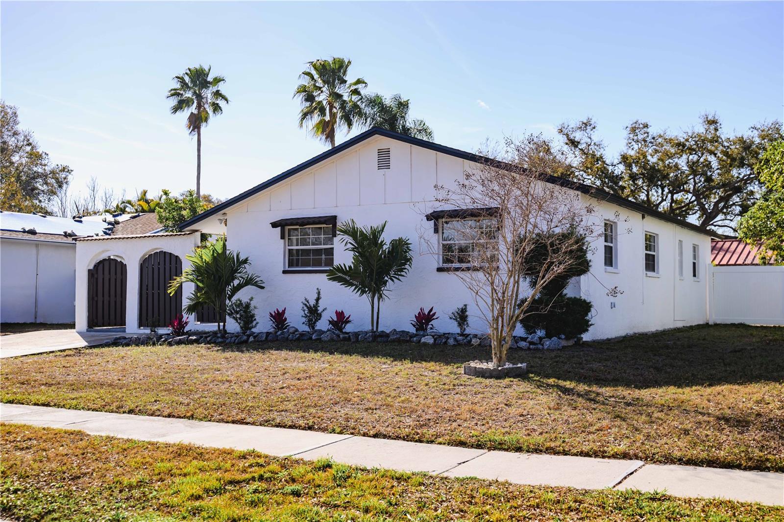 Image 4 of 45 For 6910 Dalkeith Avenue N