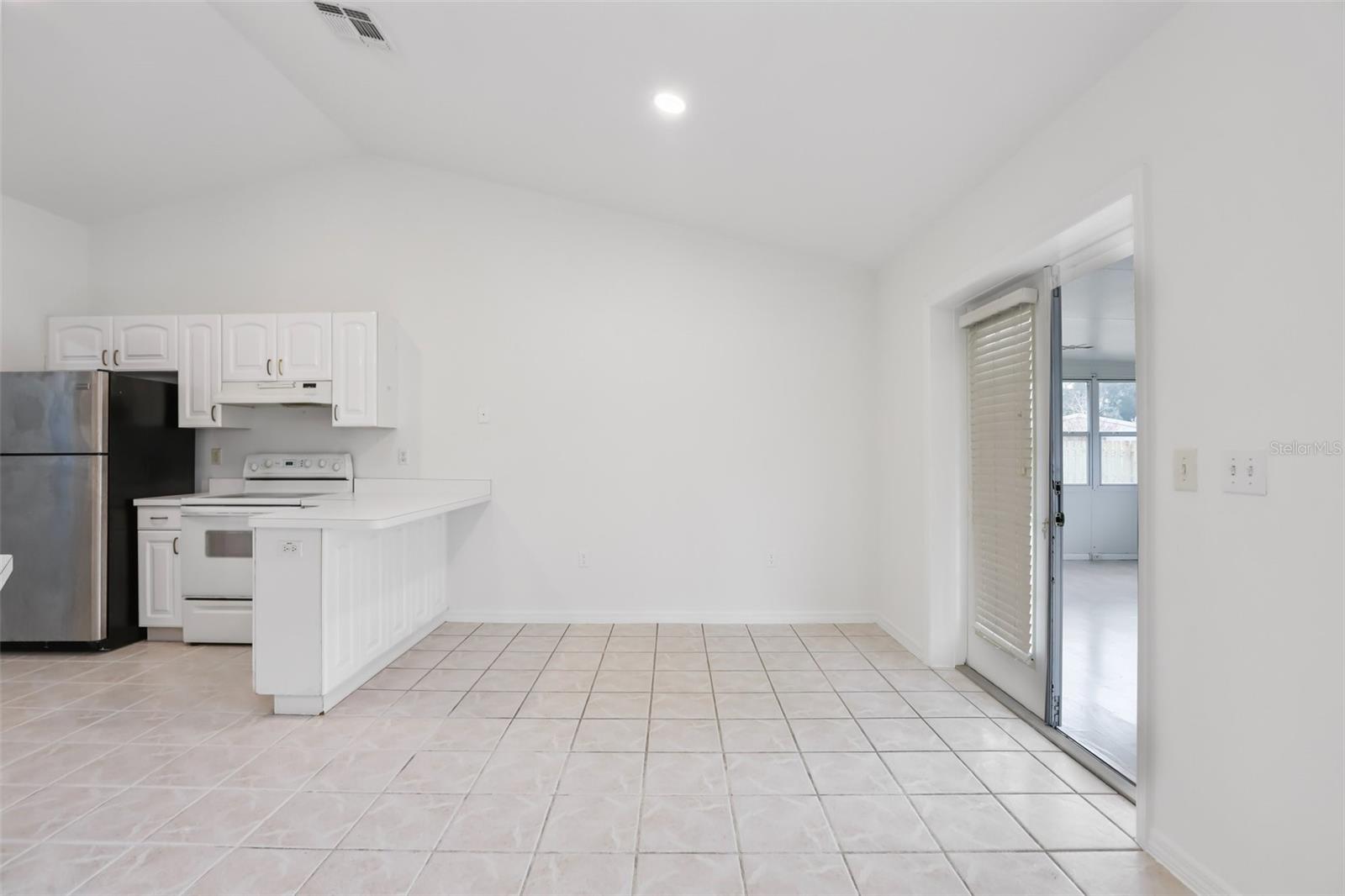 Image 12 of 54 For 6917 Oakcrest Way