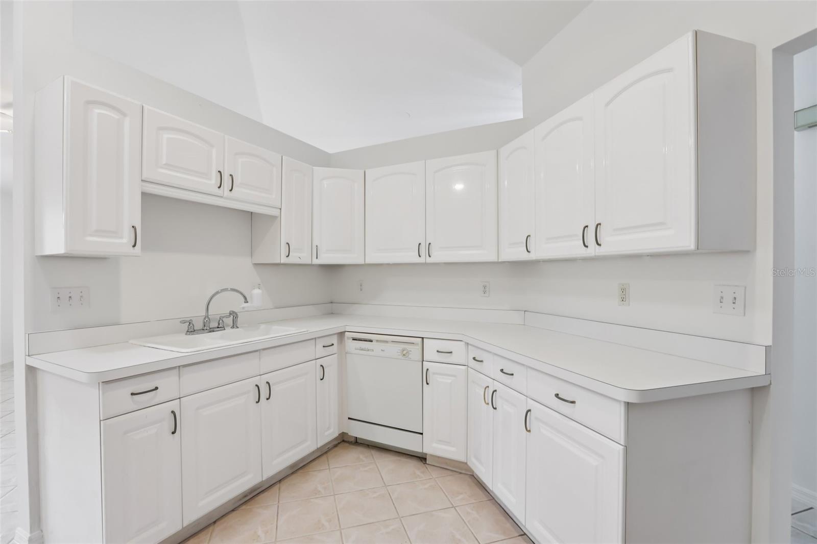 Image 16 of 54 For 6917 Oakcrest Way