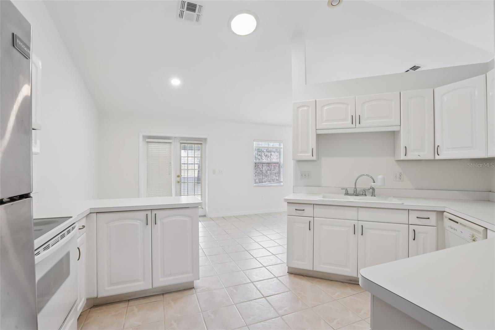 Image 17 of 54 For 6917 Oakcrest Way