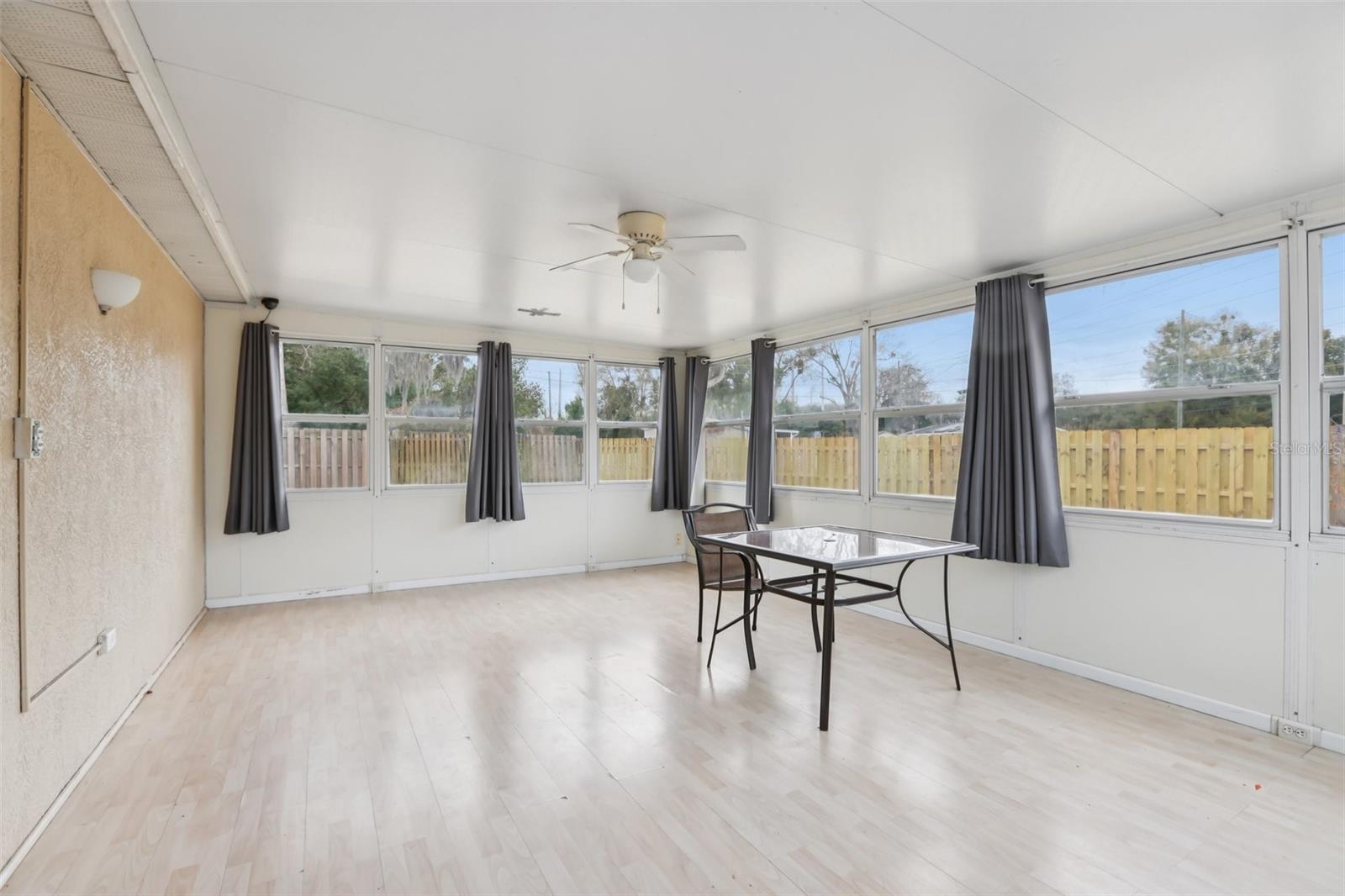 Image 19 of 54 For 6917 Oakcrest Way