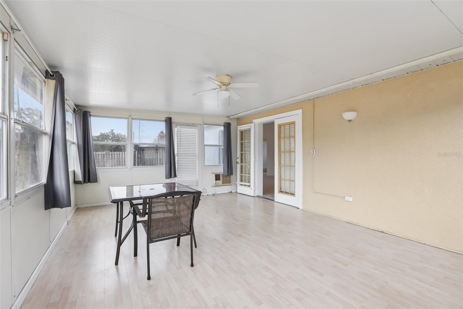 Image 20 of 54 For 6917 Oakcrest Way