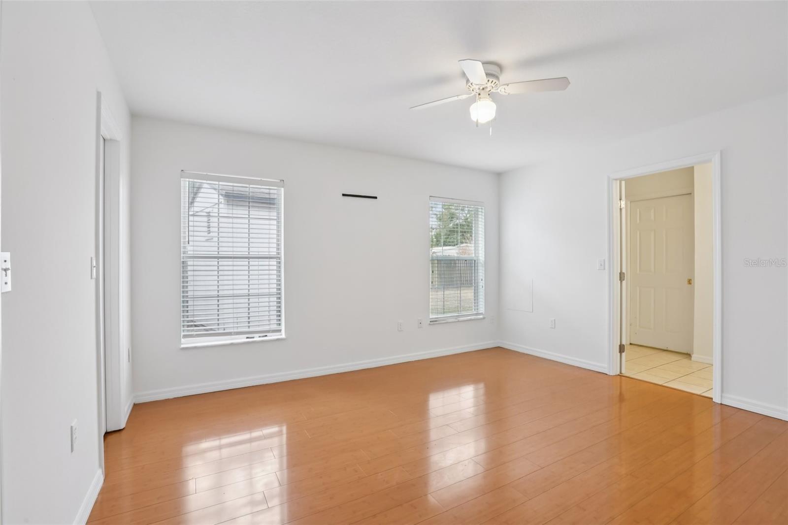 Image 22 of 54 For 6917 Oakcrest Way