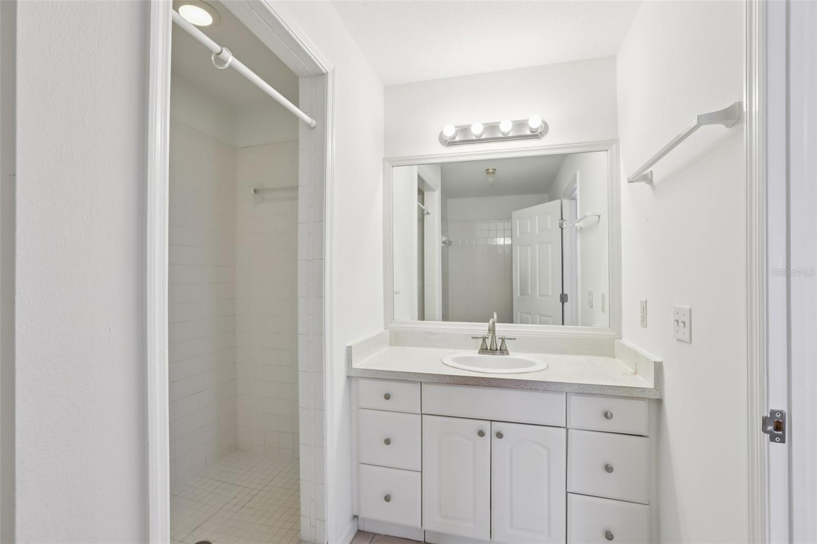 Image 25 of 54 For 6917 Oakcrest Way