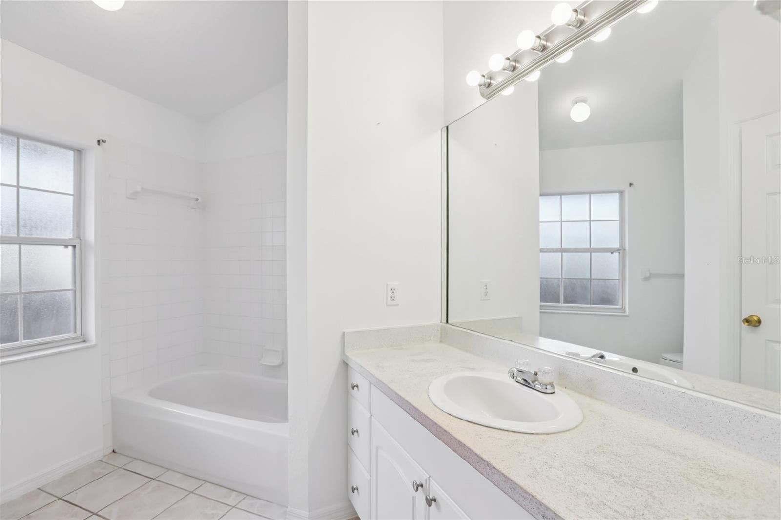 Image 32 of 54 For 6917 Oakcrest Way