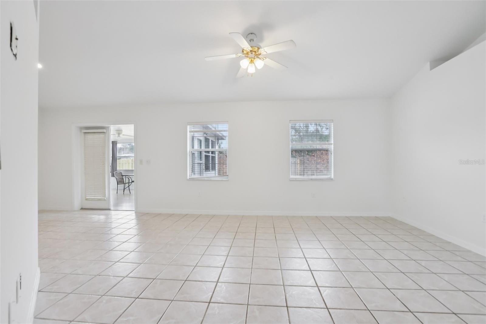 Image 7 of 54 For 6917 Oakcrest Way