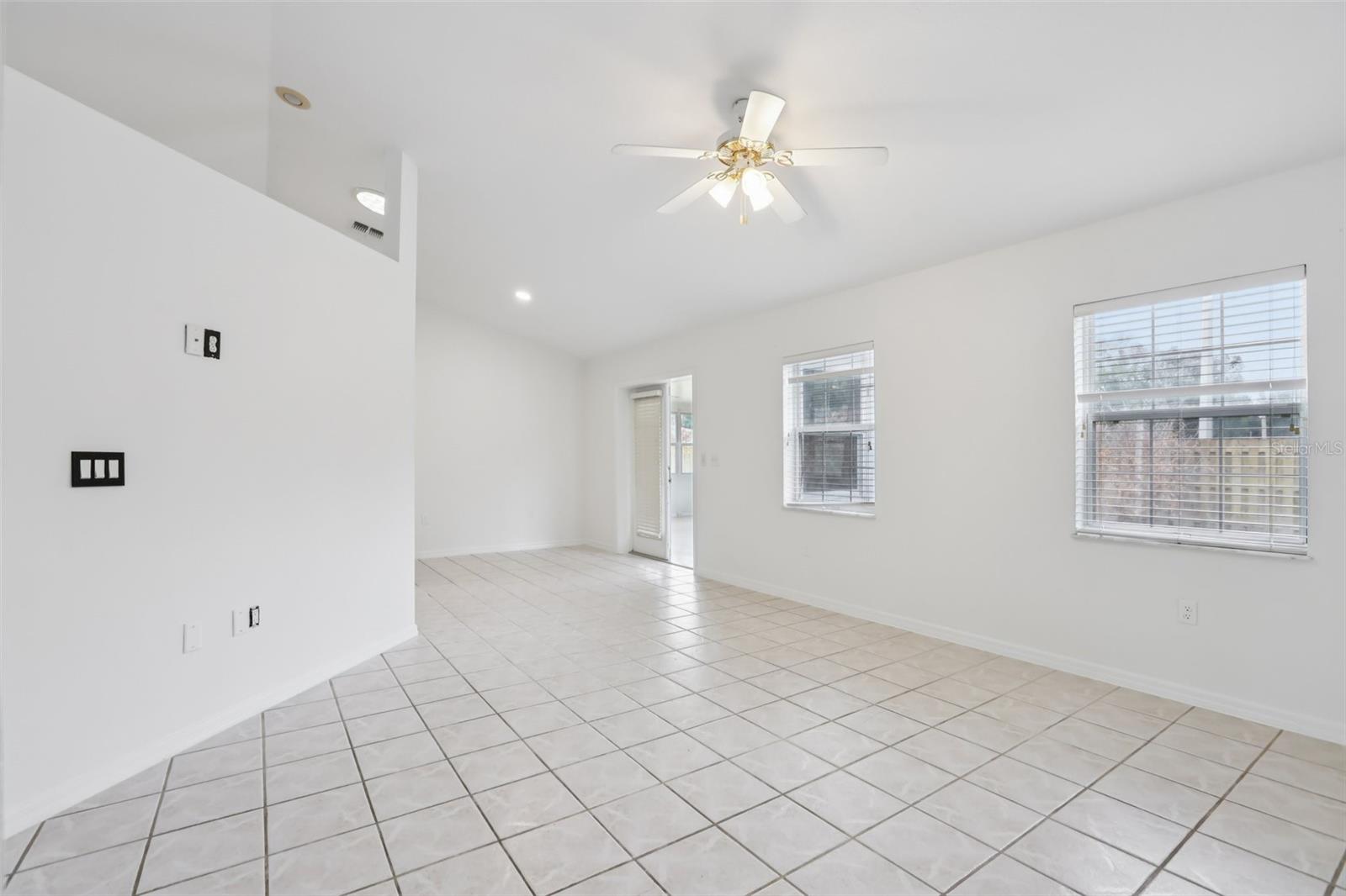 Image 8 of 54 For 6917 Oakcrest Way